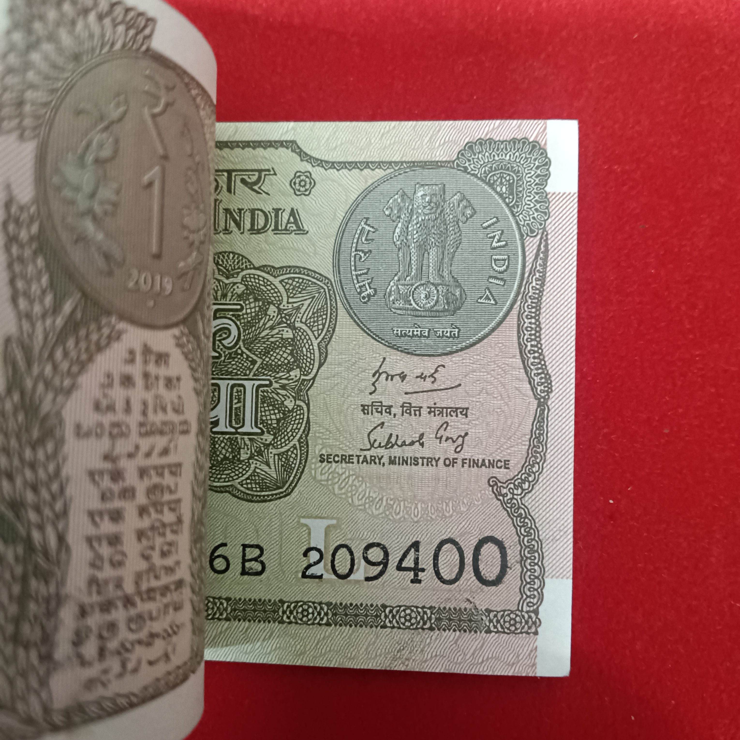 One Rs Full Bundle Finance SECRETARY Subhash Garg Year 2019 Gem Bunc Condition 209301 - Image 3