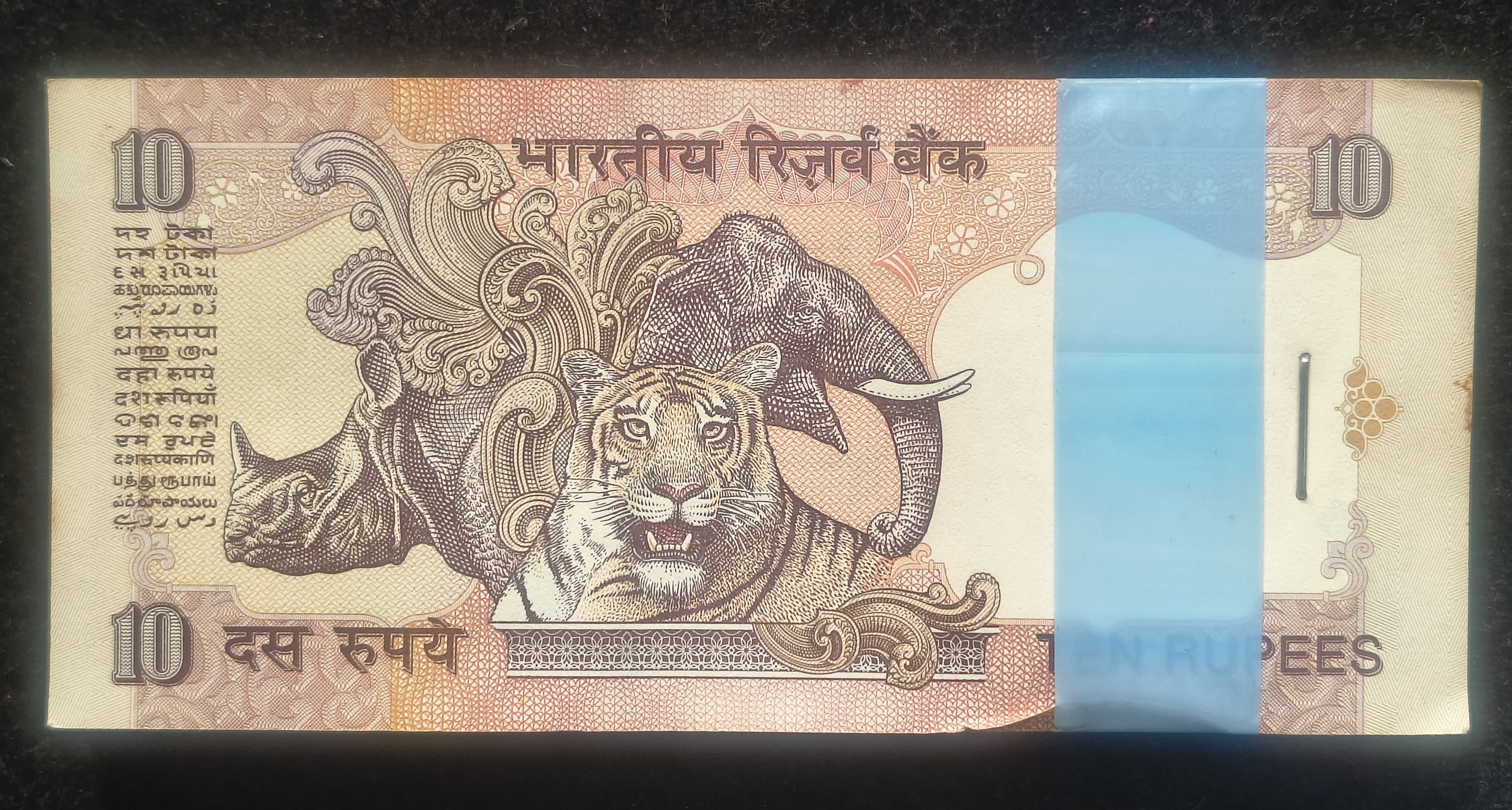 10 RUPEES GOVERNOR C. RANGARAJAN RARE UNC SERIAL PACKET WITH FANCY NUMBER ENDING 786 - Image 3