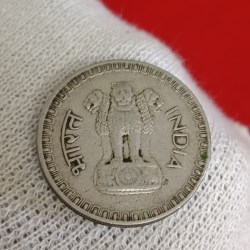 Alternative view of One Rs Copper Nickel Scare Coin 1962 Year Calcutta Mint