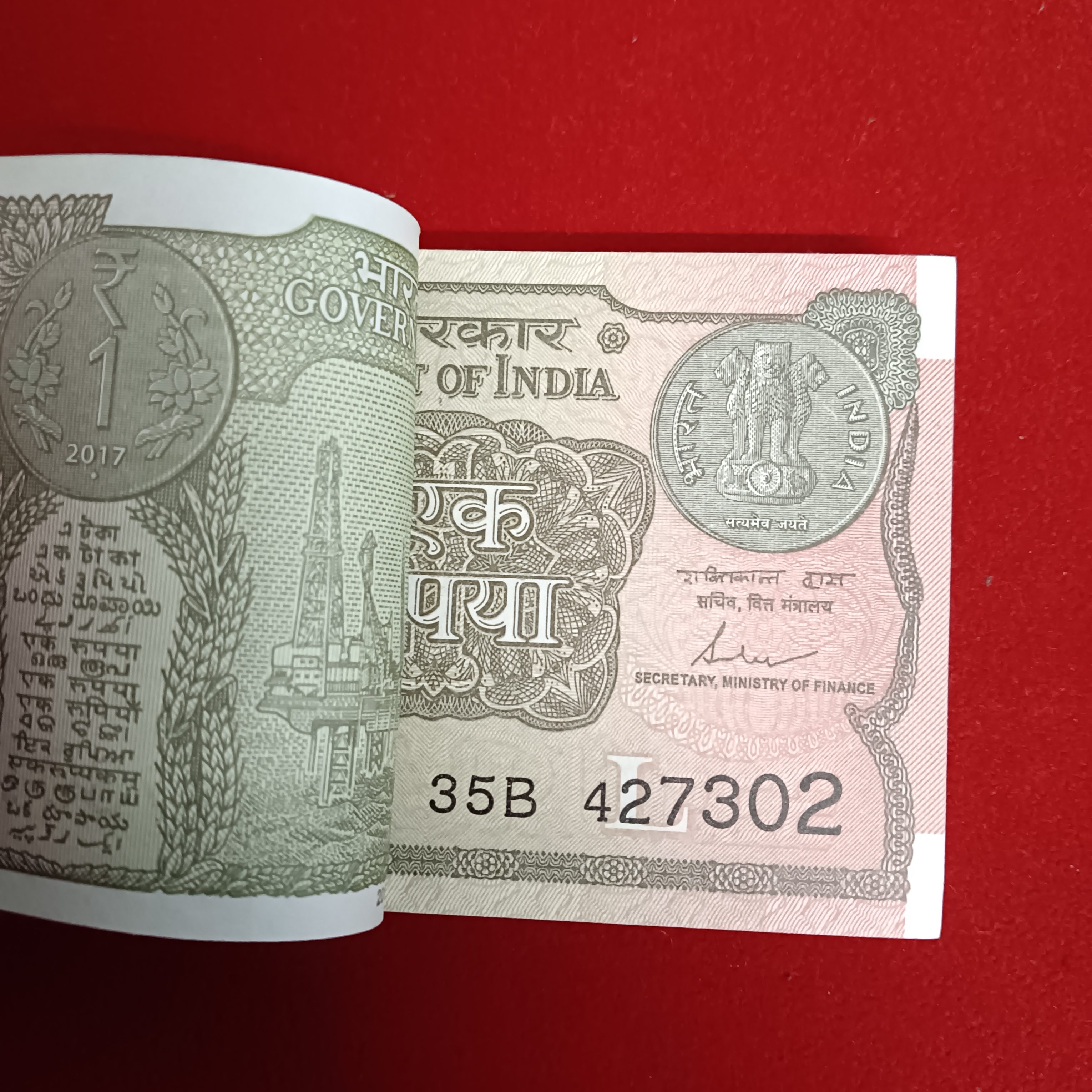 One Rs Full Bundle Finance Minister Shaktikant Das 2017 Year 427301 - Image 2