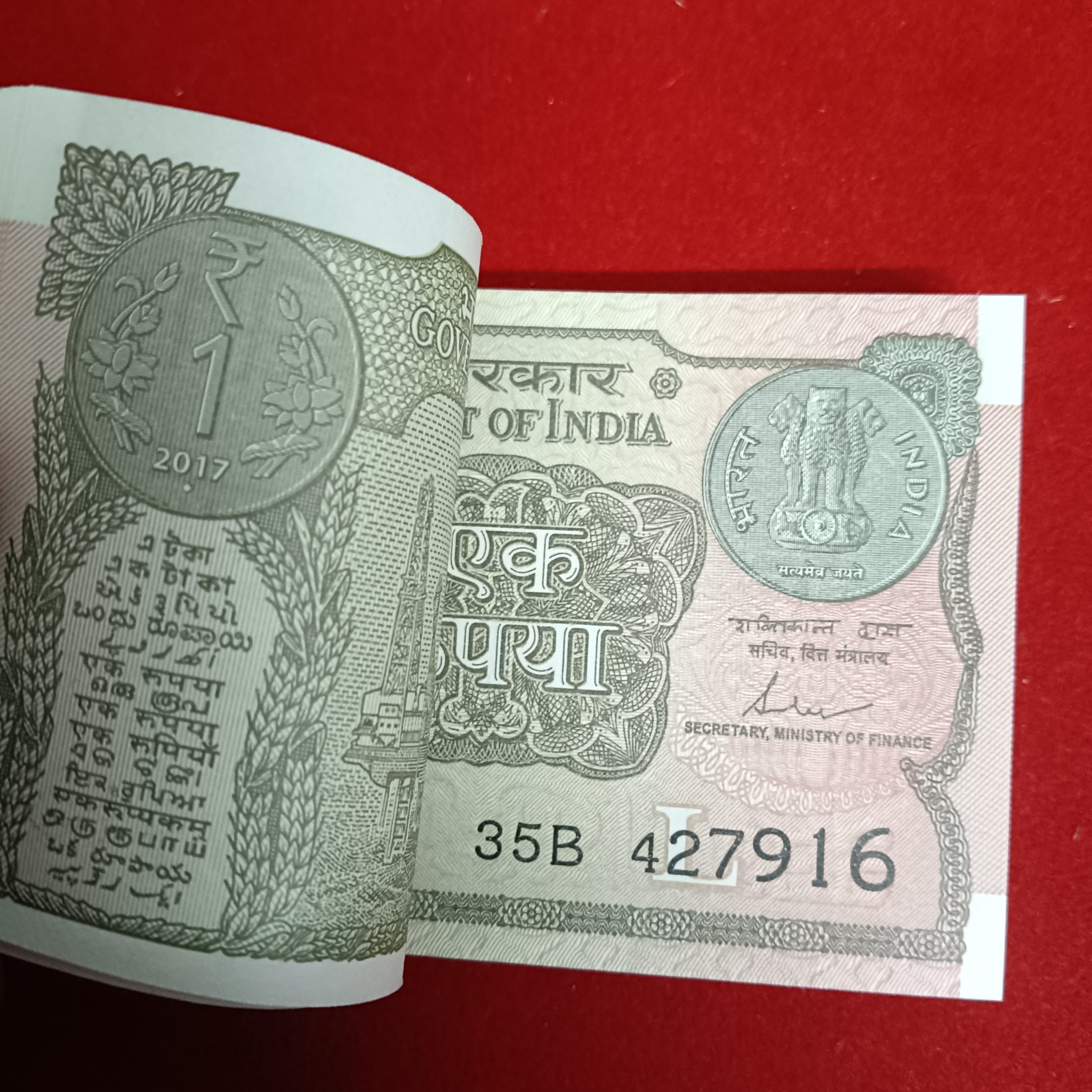 One Rs Full Bundle Finance Secretary Shaktikant Das 2017 Year Gem Unc Condition 427901 - Image 3