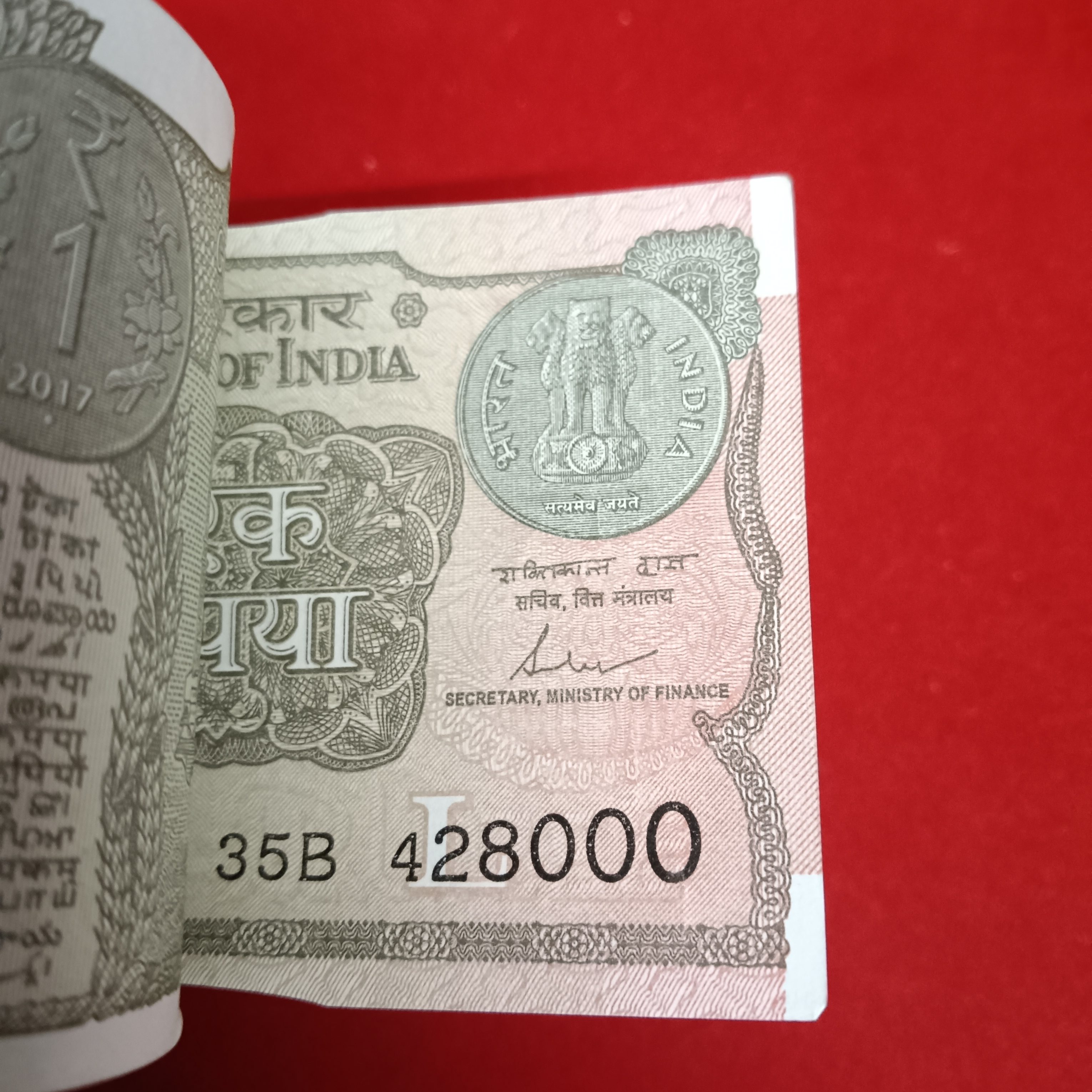 One Rs Full Bundle Finance Secretary Shaktikant Das 2017 Year Gem Unc Condition 427901 - Image 4