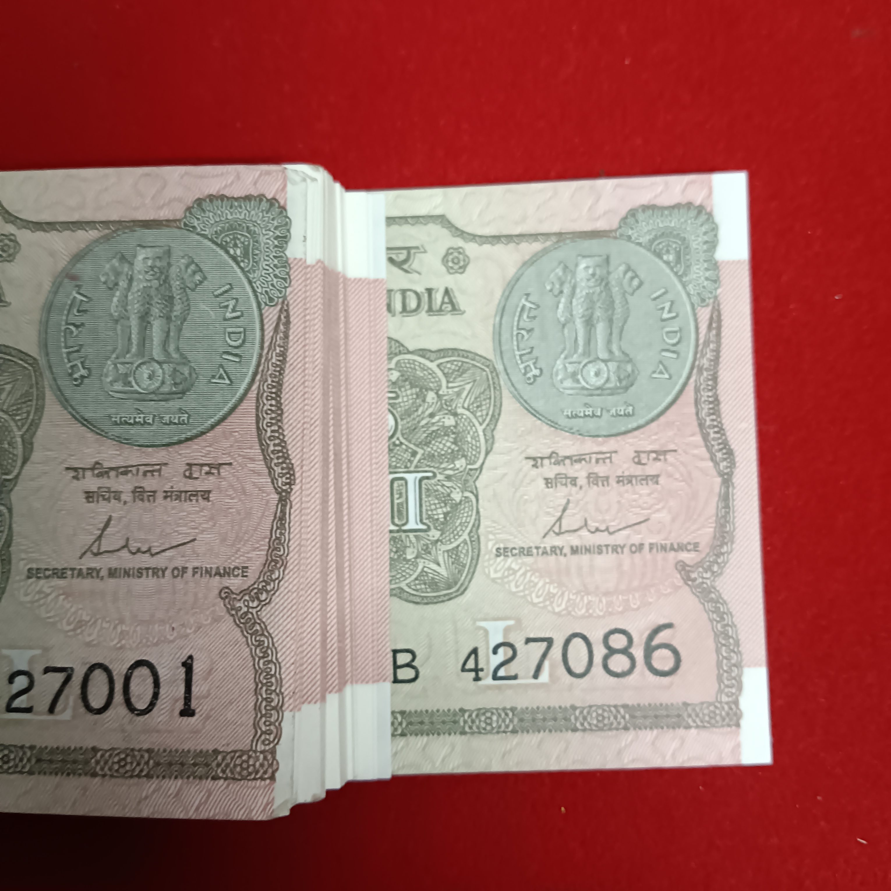 One Rs Full Bundle Finance Secretary Shaktikant Das 2017 Year Gem Unc Condition 427001 - Image 3