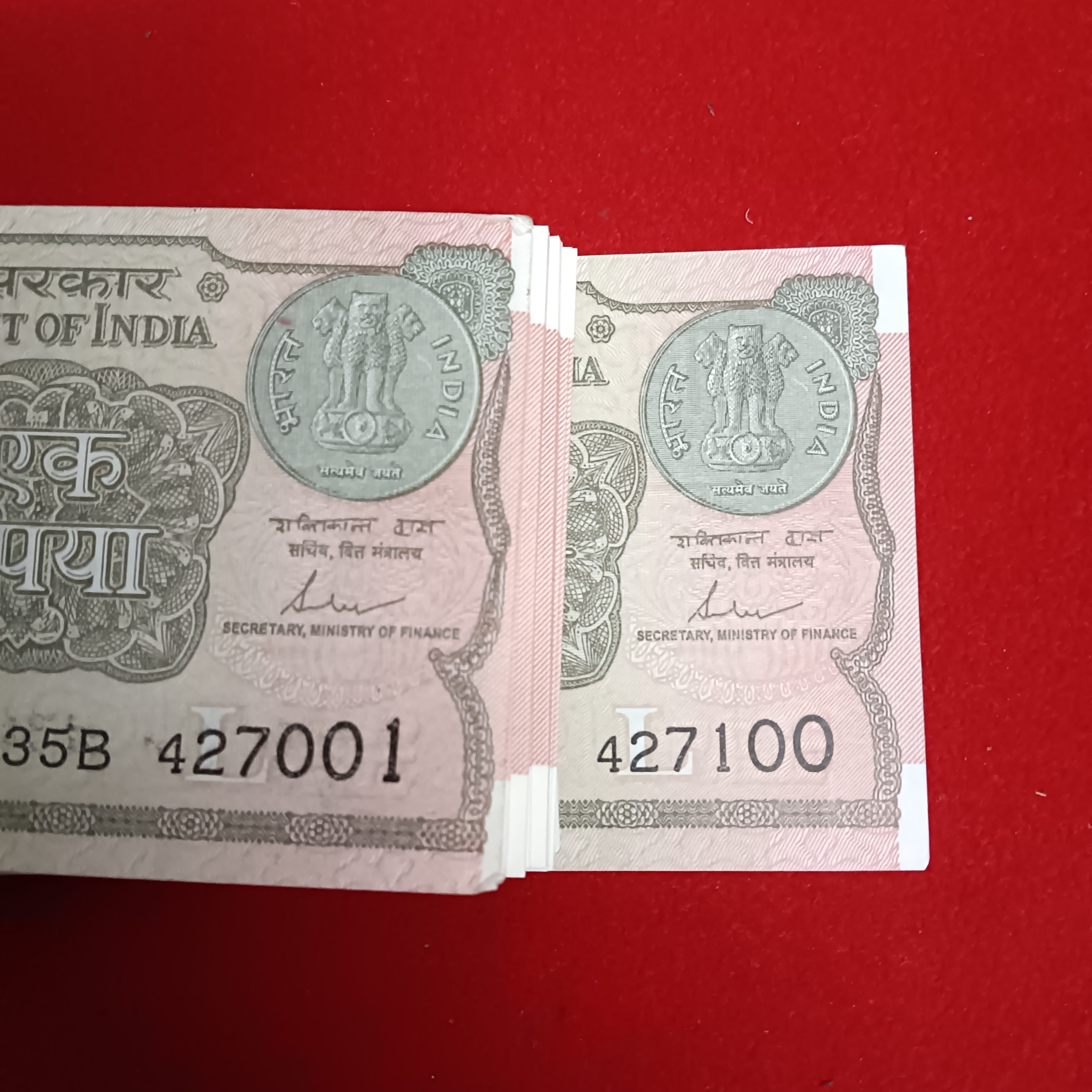 One Rs Full Bundle Finance Secretary Shaktikant Das 2017 Year Gem Unc Condition 427001 - Image 4