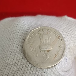 Alternative view of Two Rs Rare Dabbu Error Coin Shifted Scare Year 1990
