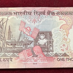 Alternative view of 1000 Rupees serieal packet 2016 Raghuram Rajan telescope Number unc seriel 100 note packet