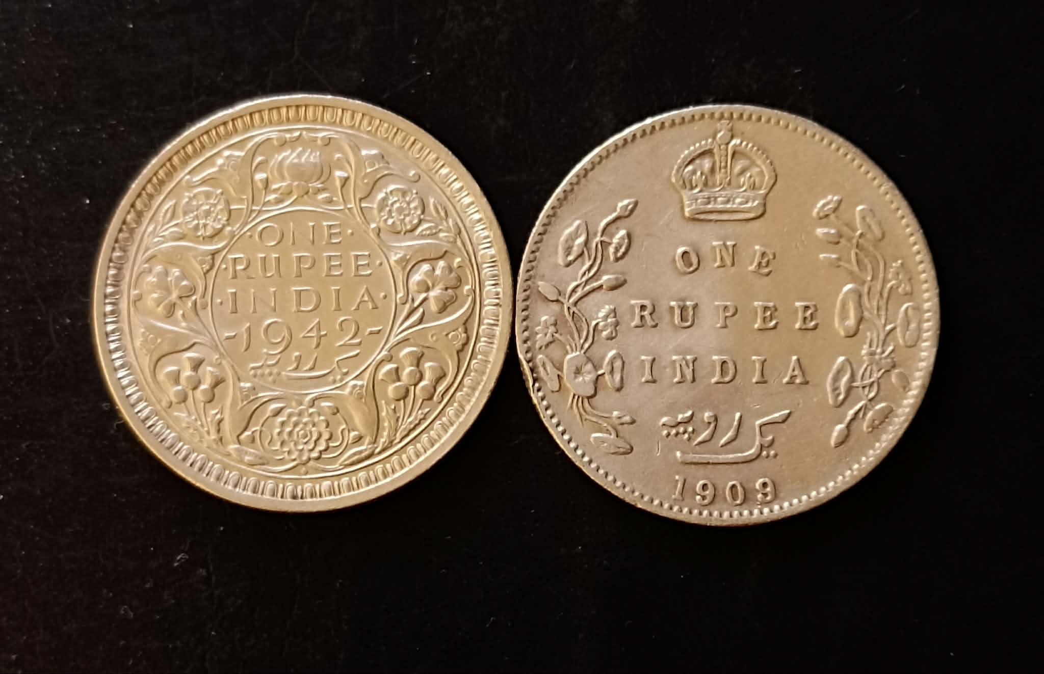 Silver British India Set of 2 pieces of 2 different portrait King and emperor George vi King and emperor Edward VII Denominaton 1₹ Excellent condition Same and similar set are available