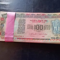 Reserve Bank of India Denominaton 100₹ bundle Governor I.G patel Middle 2 pieces missing 98 Note bundle Unc condition Same bundle available