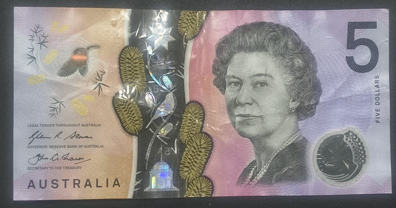 Australia 5 Dollars Rare Polymer World Note#B2