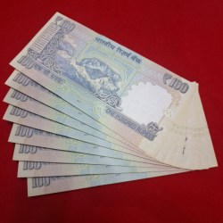 Alternative view of 100 Rupee UNC note 210 rupee each note