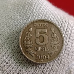 Five Rs Rare Copper Nickel Coin 2004 Year Hyderabad Mint Republic of India 09