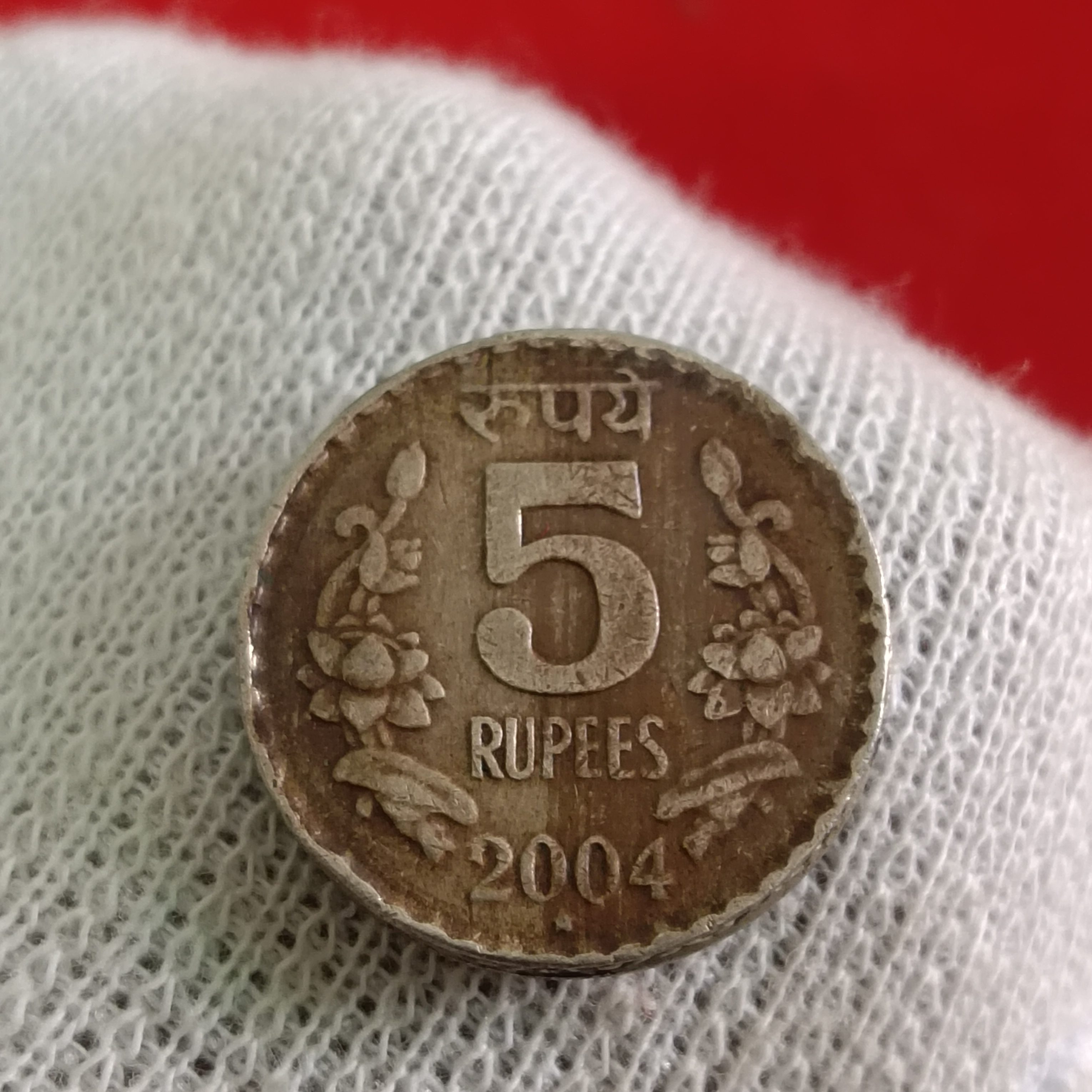 Five Rs Rare Copper Nickel Coin 2004 Year Hyderabad Mint Republic of India 010