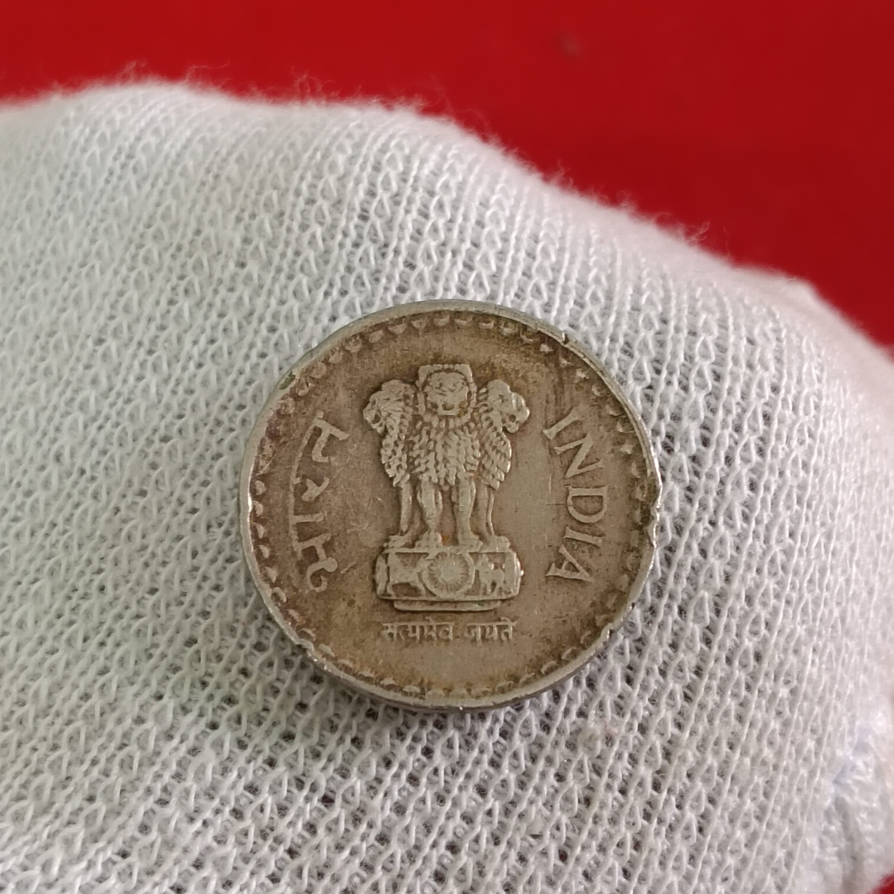 Five Rs Rare Copper Nickel Coin 2004 Year Hyderabad Mint Republic of India 010 - Image 3