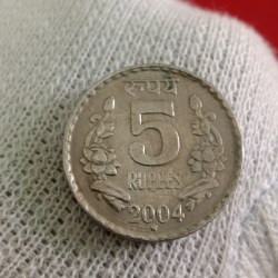 Five Rs Rare Copper Nickel Coin 2004 Year Hyderabad Mint Republic of India 011