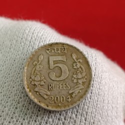 Five Rs Rare Copper Nickel Coin 2004 Year Hyderabad Mint Republic of India 012