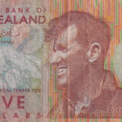 New Zealand 5 Dollars rare Polymer Note #B2