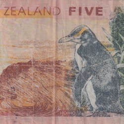 Alternative view of New Zealand 5 Dollars rare Polymer Note #B2