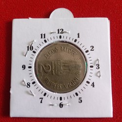 Alternative view of Two Rs Scare 3 "o Clock Error Coin 1995 Year Bombay Mint