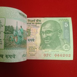 Alternative view of Five Rs Rare Mahatma Gandhi Issue Full Bundle Fancy Number Governor D.Subaraw Gem Unc Condition 086201