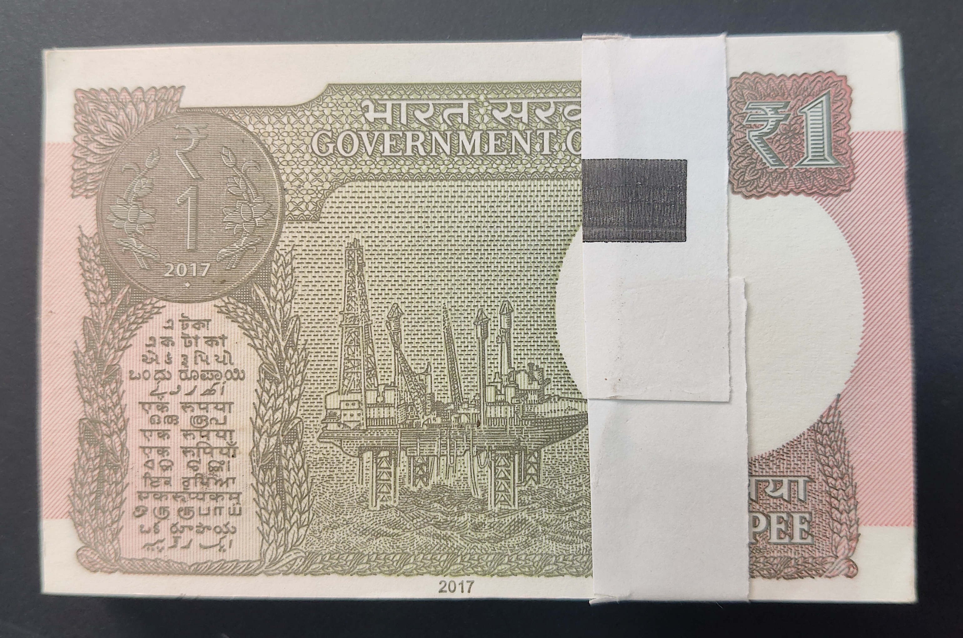 1 RUPEES 2017 GOVERNOR SHAKTIKANT DAS RARE GEM UNC SERIAL PACKET WITH FANCY NUMBER ENDING 786 - Image 4