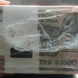 Alternative view of 1 RUPEES 2017 RBI SEALED PACKED RIM GOVERNOR SHAKTIKANT DAS (1000 NOTES ) PACKED RIM {RARE PREFIX 00B}