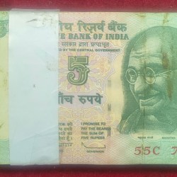 5 RUPEES GANDHI GOVERNOR D.SUBBARAO RARE SERIAL PACKET ( FIRST AND LAST NOTE DIRTY ONLY )