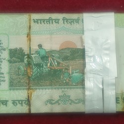 Alternative view of 5 RUPEES GANDHI GOVERNOR D.SUBBARAO RARE SERIAL PACKET ( FIRST AND LAST NOTE DIRTY ONLY )