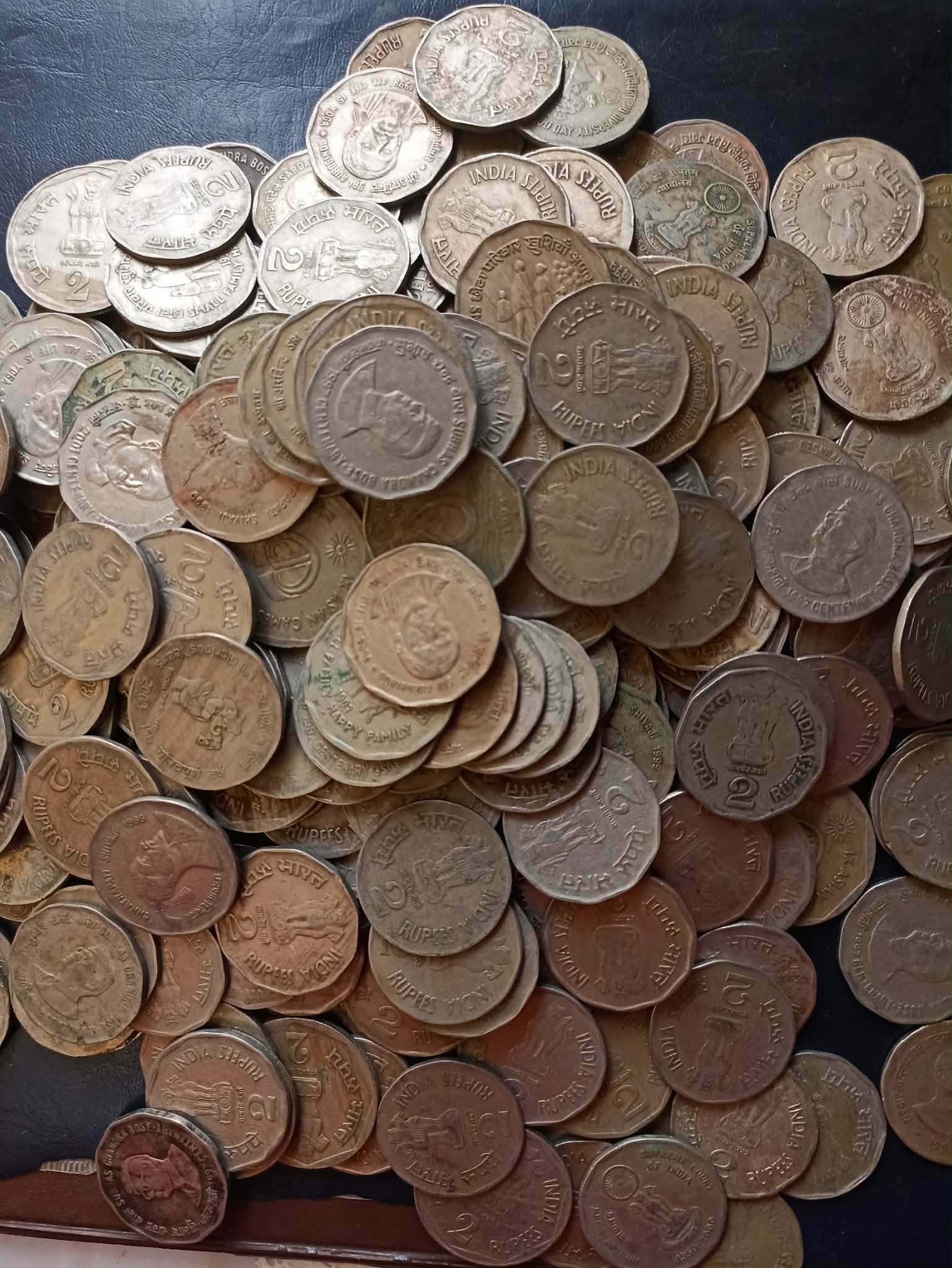 Republic India Denominaton 2₹ Different variety coin Mix date mix mint Metal copper nickel 100 piece given Same and similar piece available