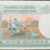 5 Rupees of Republic India (AD 1985-1990) with Farmer ploughing with a tractor while sun is rising - R.N. Malhotra Signature - Image 2