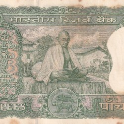 5 RUPEES GANDHI GOVERNOR LAXMI KANT UNC BUT STAIN NOTE