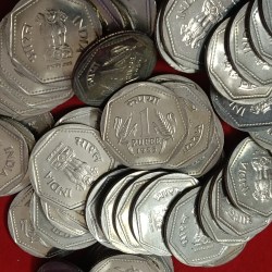 Alternative view of One Rs Scare Coins Copper Nickel Unc Condition 1985 Year 60 Pcs Given Luster Shown
