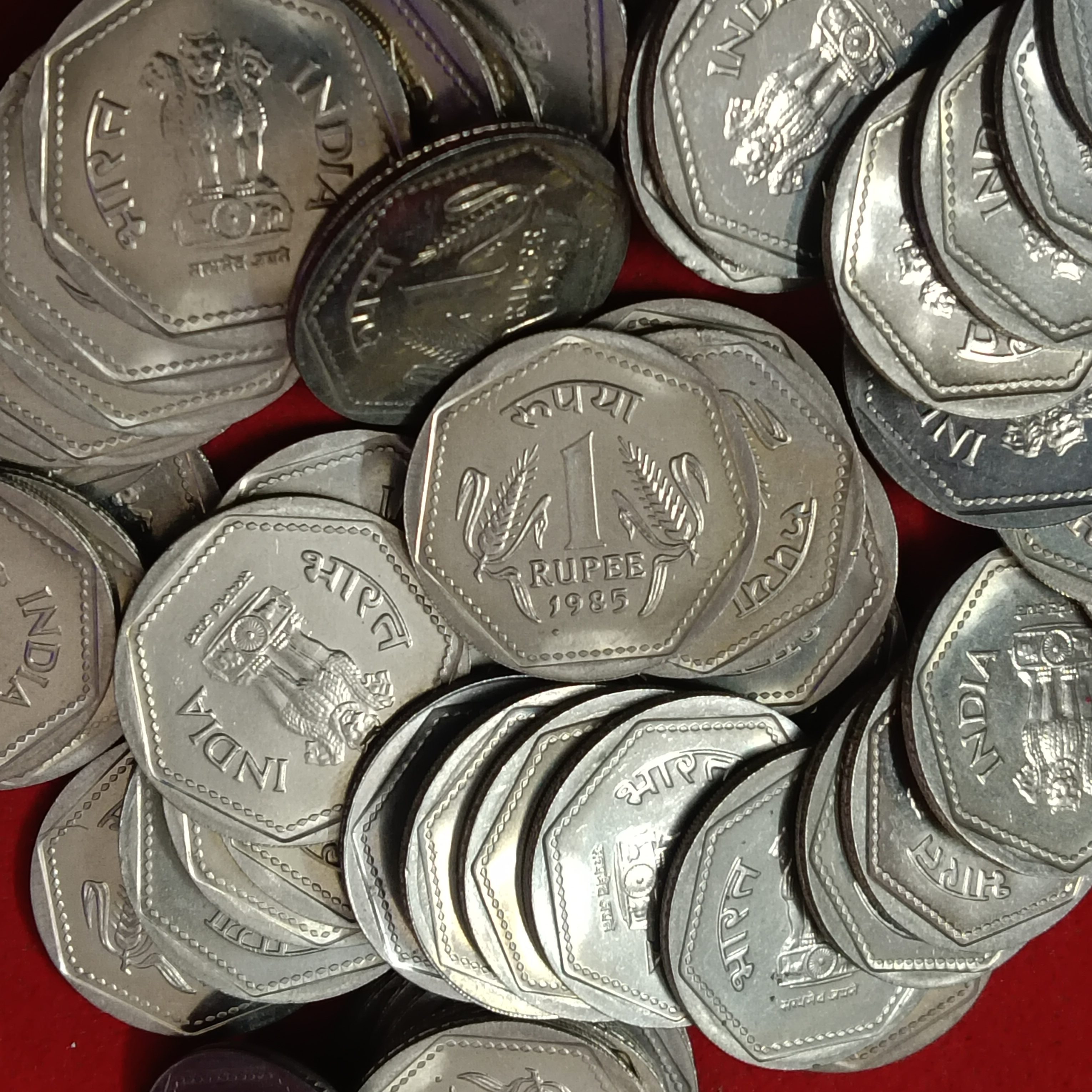 One Rs Scare Coins Copper Nickel Unc Condition 1985 Year 60 Pcs Given Luster Shown - Image 2