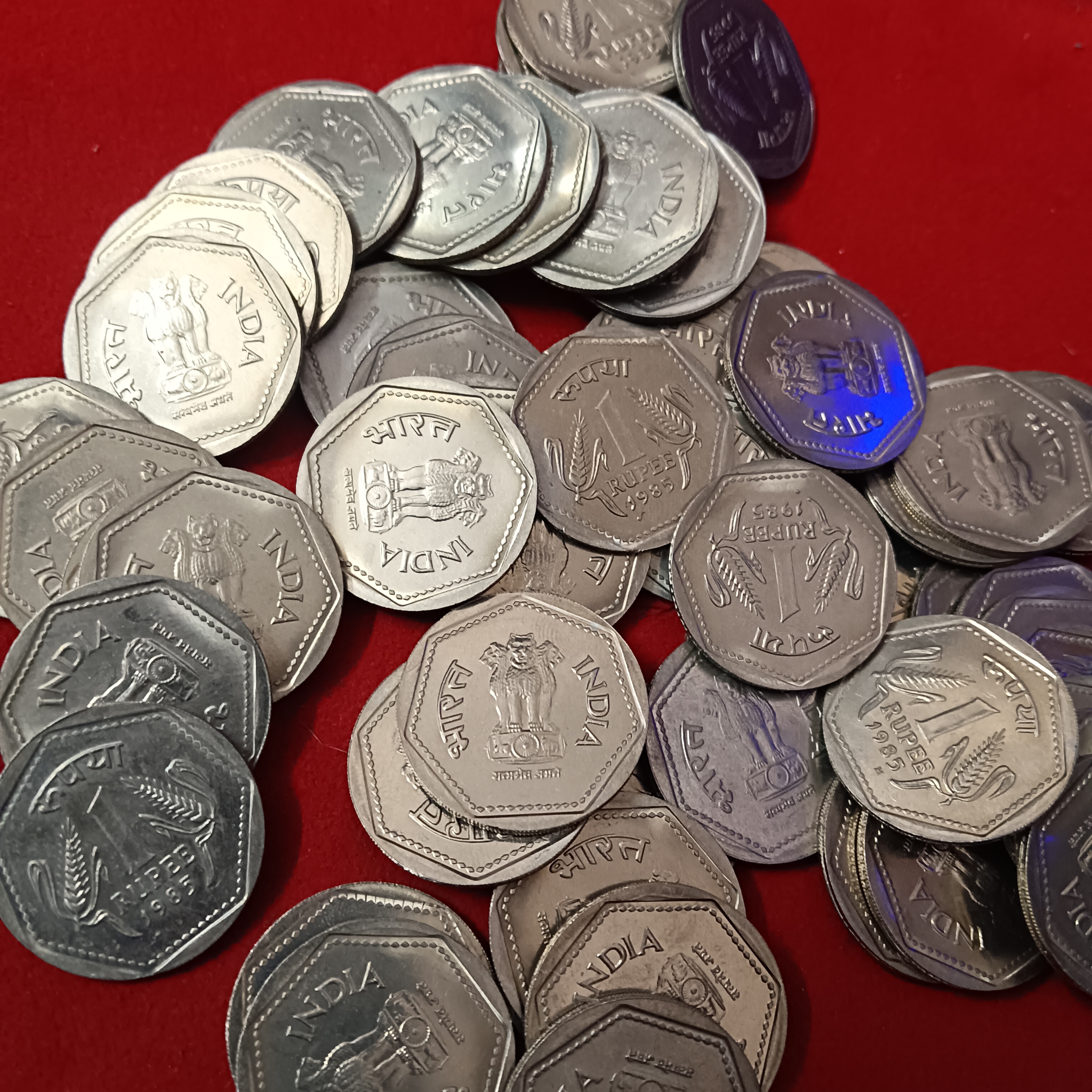 One Rs Scare Coins Copper Nickel Unc Condition 1985 Year 60 Pcs Given Luster Shown - Image 3