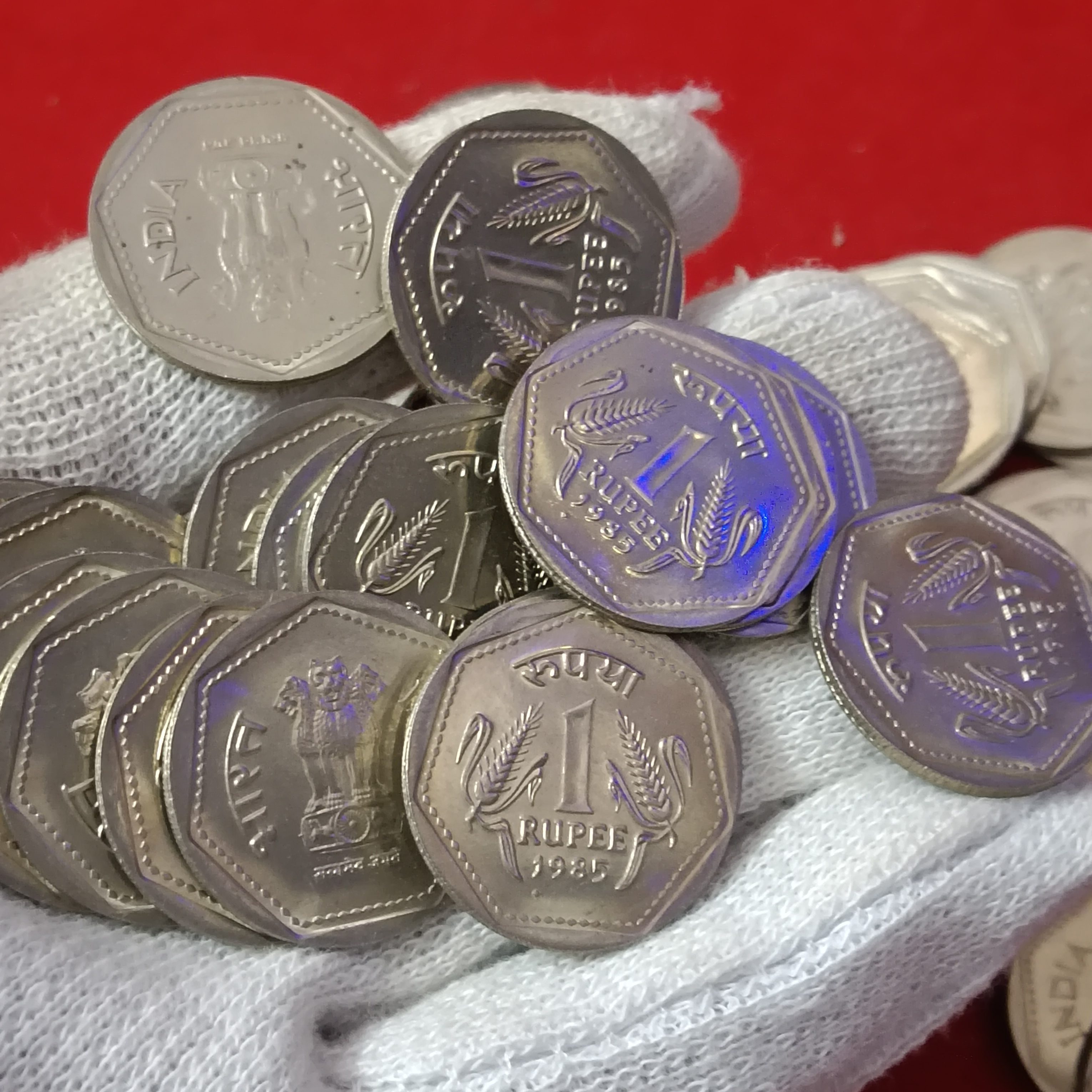 One Rs Scare Coins Copper Nickel Unc Condition 1985 Year 60 Pcs Given Luster Shown - Image 5