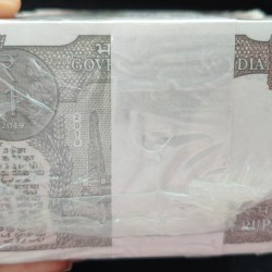 Alternative view of 2019 ONE RUPEES GOVERNOR SUBHASH GARG RARE SEALED PACKED 1000 NOTE RIM