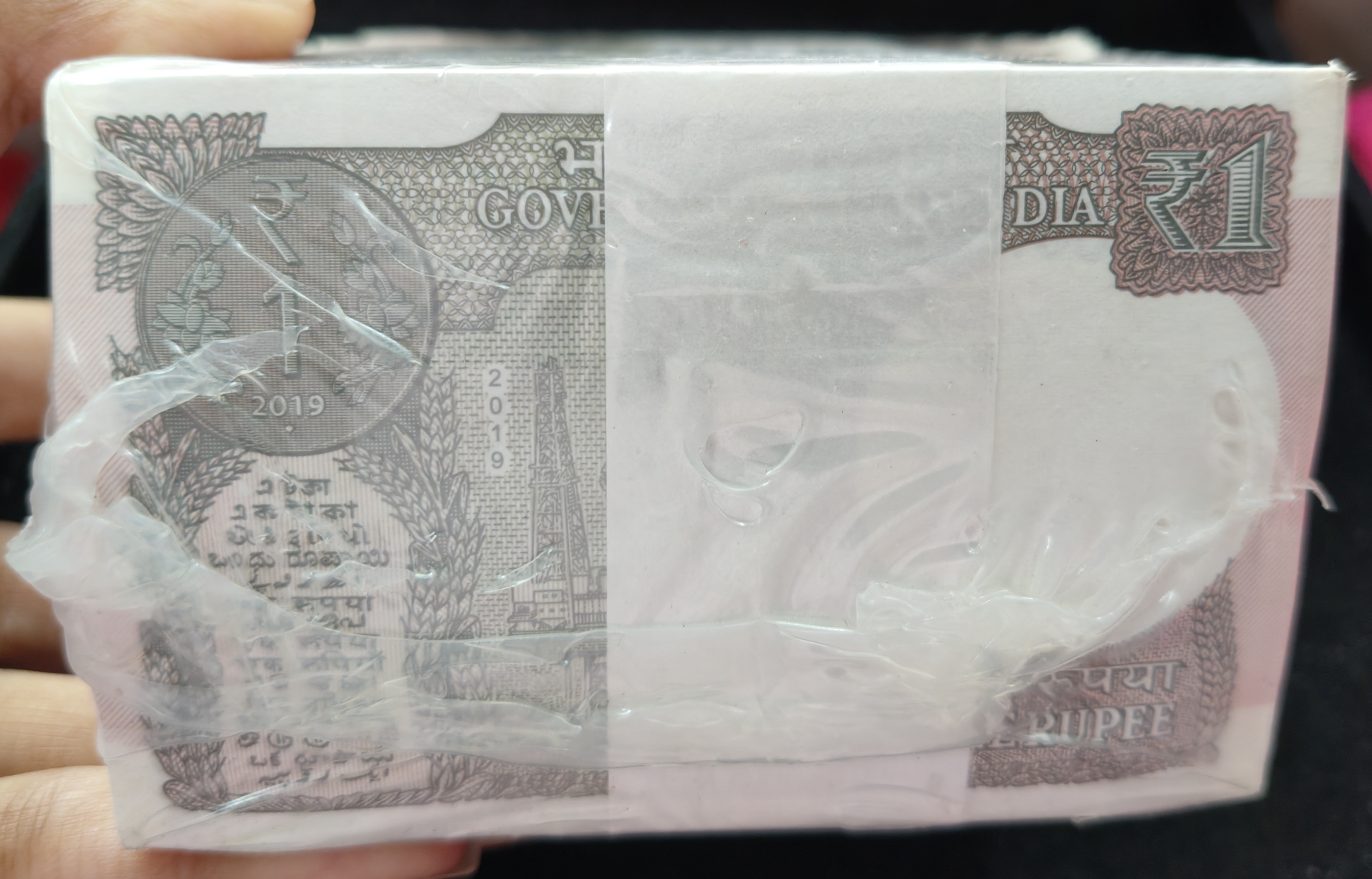 2019 ONE RUPEES GOVERNOR SUBHASH GARG RARE SEALED PACKED 1000 NOTE RIM - Image 2