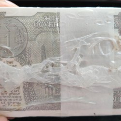 Alternative view of 2015 ONE RUPEES GOVERNOR Rajiv Mehrishi RARE SEALED PACKED 1000 NOTE RIM
