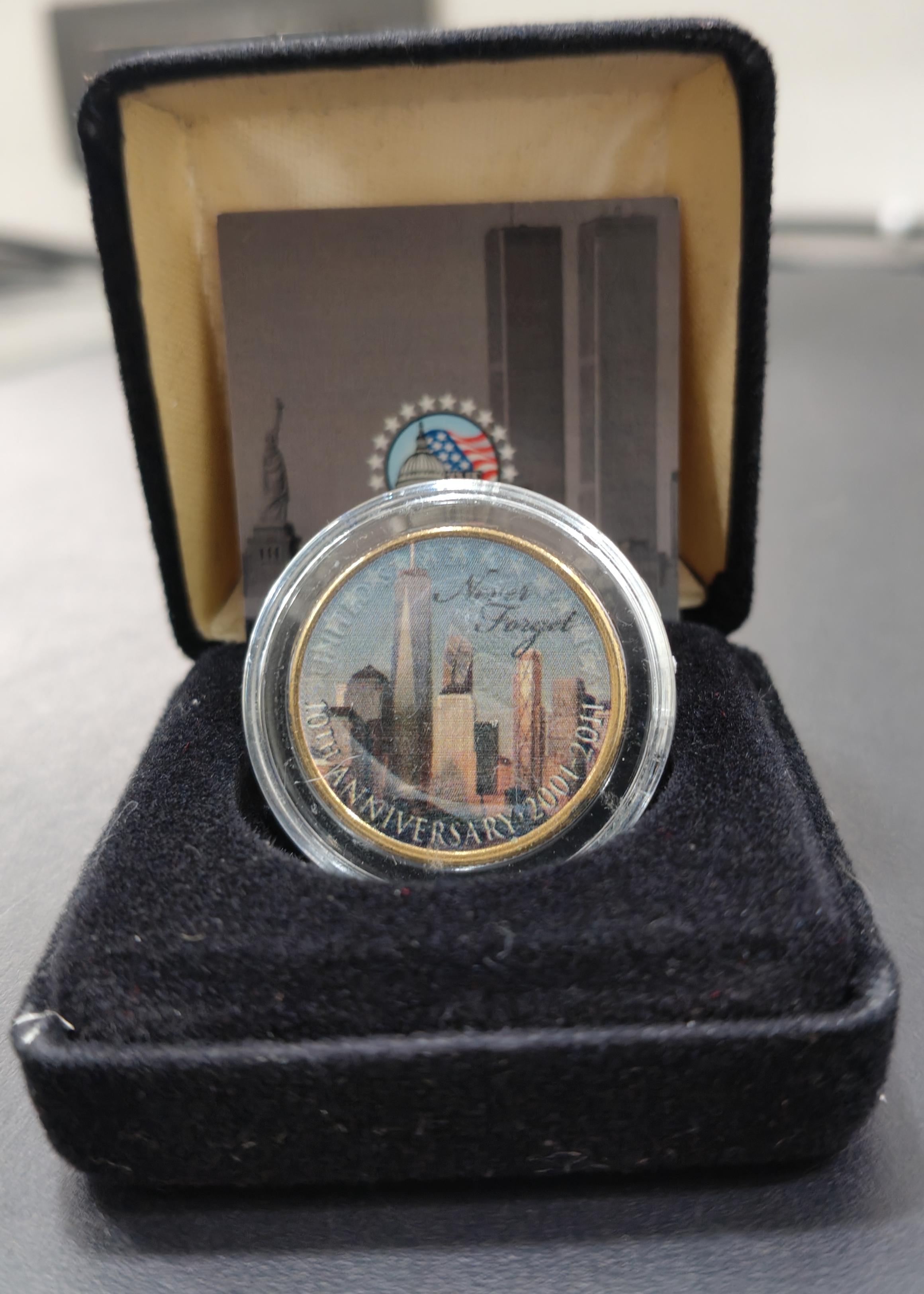 World Trade Center 10th Anniversary 2011 New YORK Colorized Rare U.S. Mint Coin Set with Wooden BOX ; Cover and Certificate