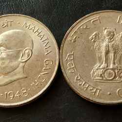 INDIA REPUBLIC ........ One rupee MAHATMA GANDHI 10 GM.. Metal nikel EXCELLENT CONDITION