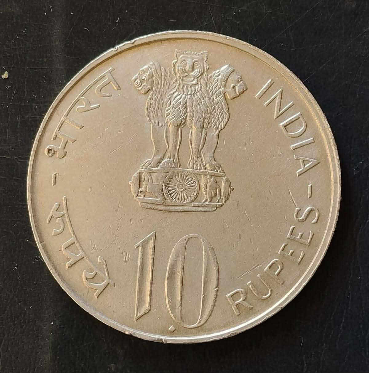 SILVER 10RS 1972 25TH ANNIVERSARY OF INDEPENDENCE WEIGHT 22 GM EXCELLENT CONDITION. Same and similar piece available