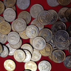 Alternative view of Five Rs Big Coin Copper Nickel Jawaharlal Nehru 1989 Year 10 Pcs Given Golden Tone