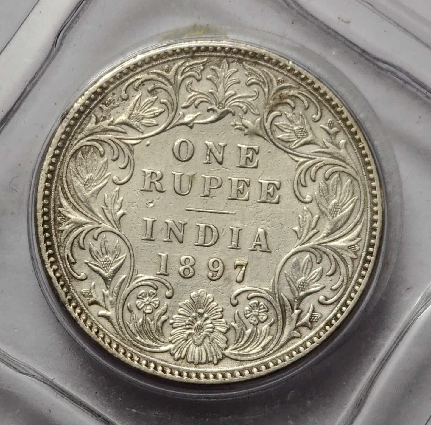 British India Victoria One Rupee 1897 Bombay Mint Silver Coin High Grade RARE - Image 2