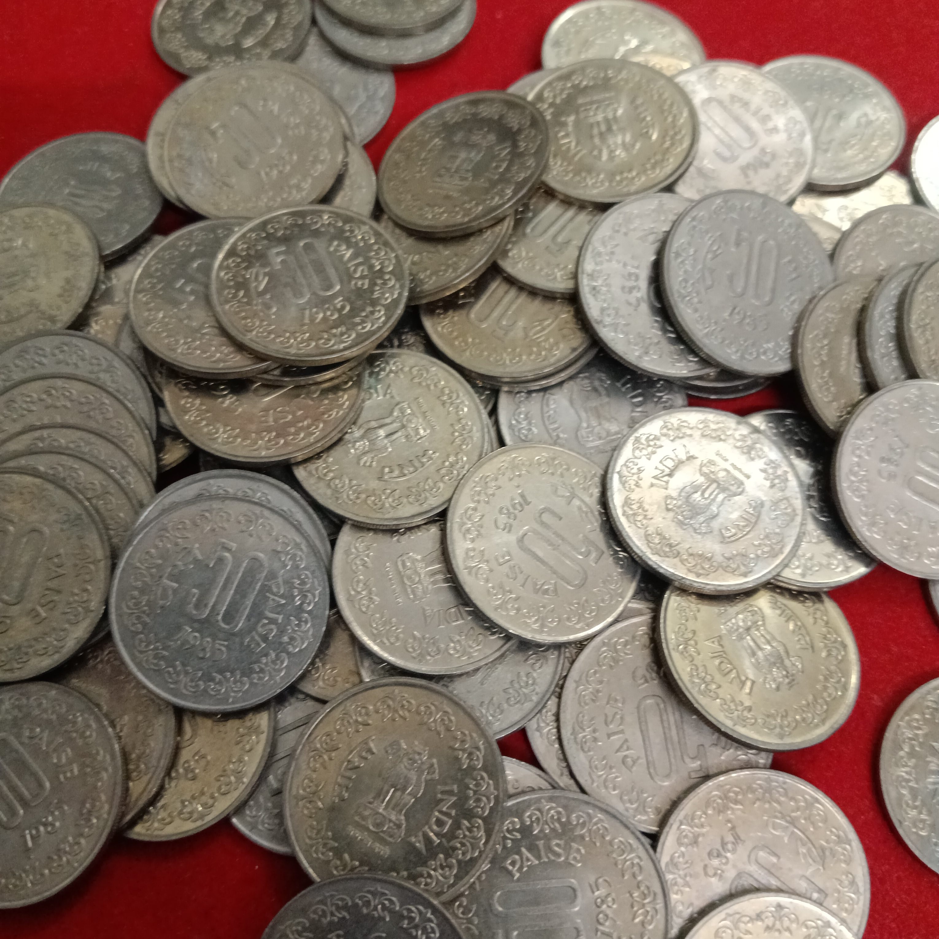 50 Paise Copper Nickel Scare Coins 1985 Year Hyderabad Mint 50 Pcs Given Unc Condition - Image 3
