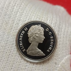 Alternative view of Elizabeth II DG Regina 25 Cents Proof Coin 1982 Year CANADA Royal Mint