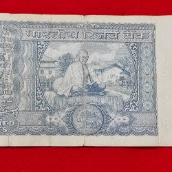 Alternative view of 100 RUPEE NOTE GANDHI ISSUE NOTE SERIAL NO. 552605 SKU DG2