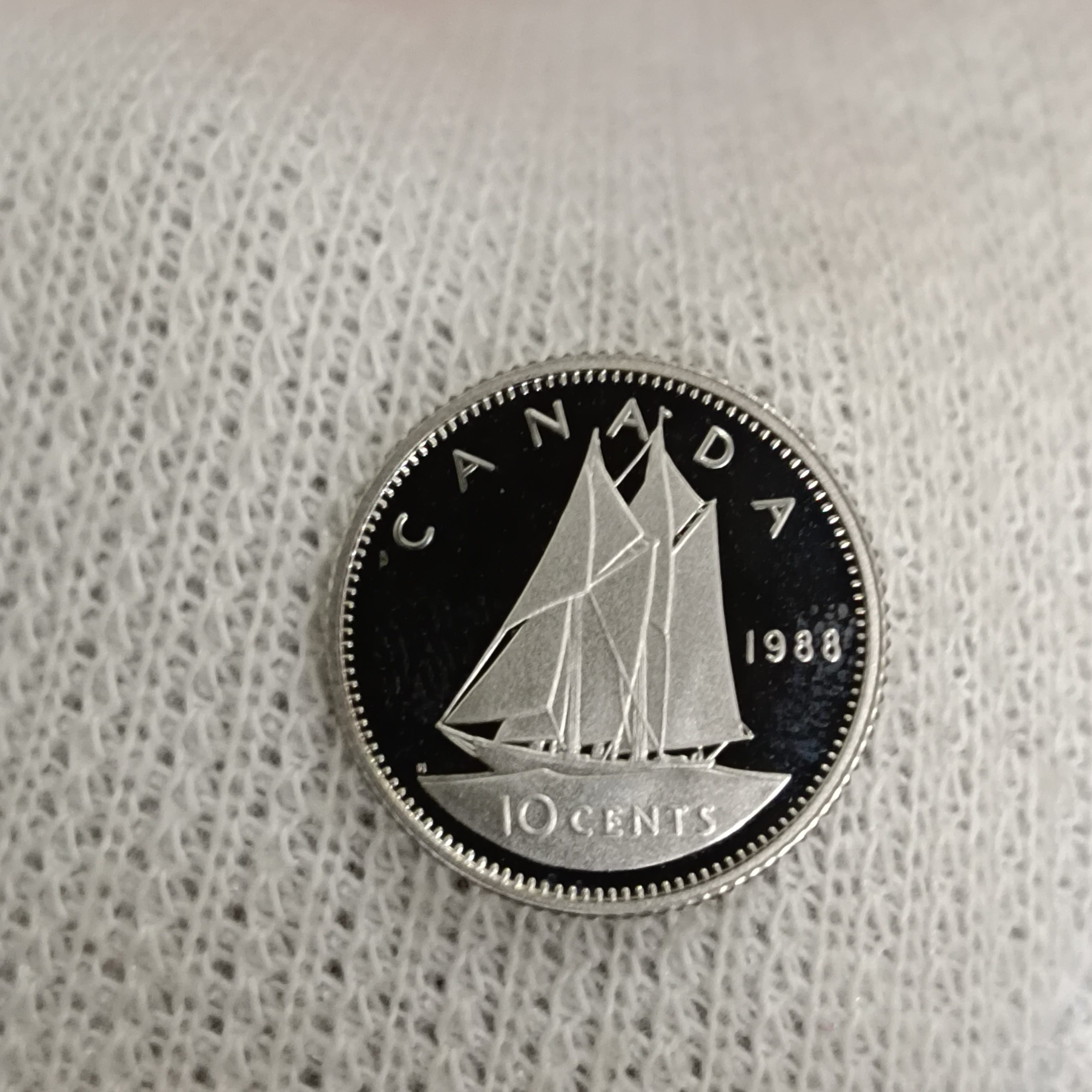 Elizabeth II DG Regina 10 Cents Proof Coin 1988 Year Royal Canadian Mint