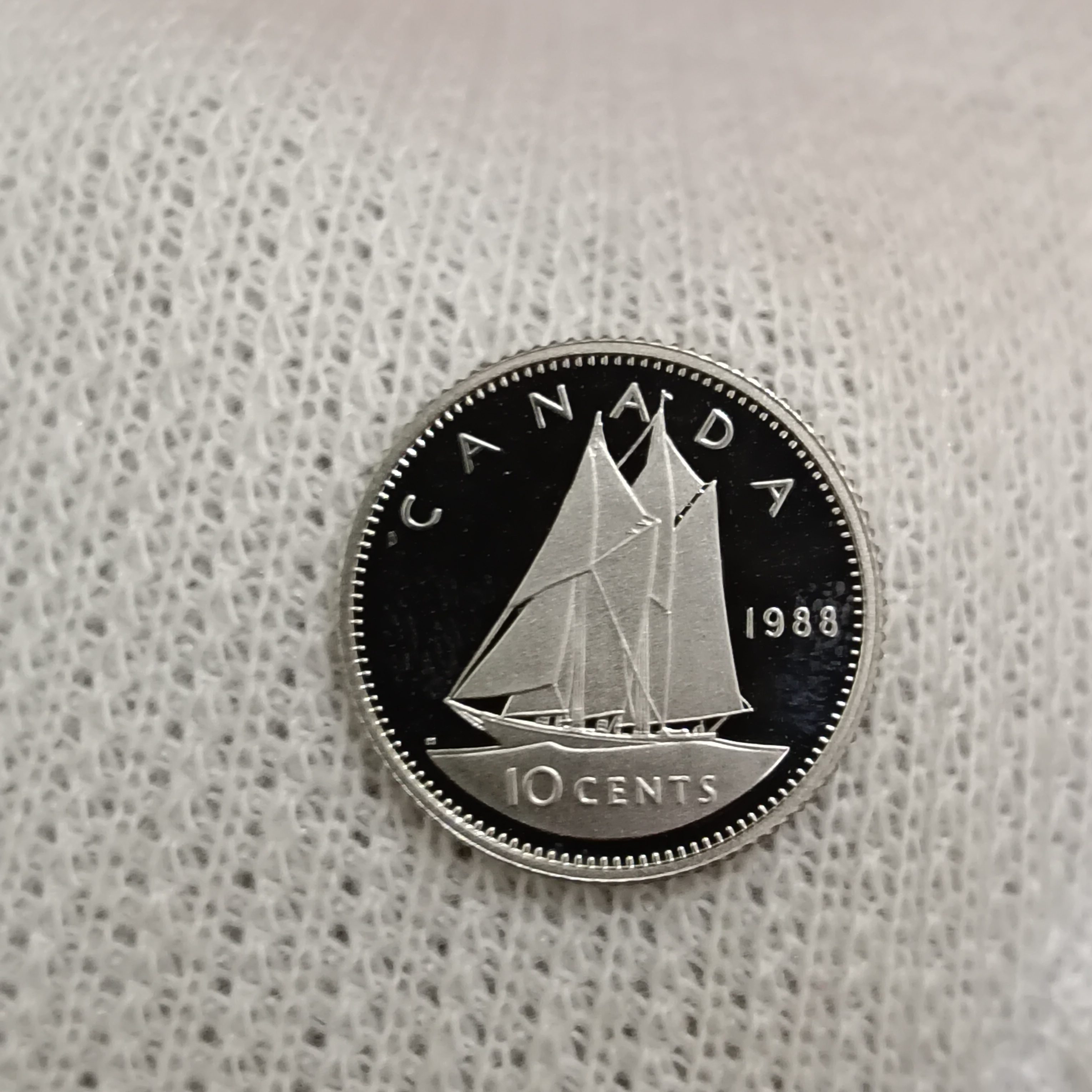 Elizabeth II DG Regina 10 Cents Proof Coin 1988 Year Royal Canadian Mint