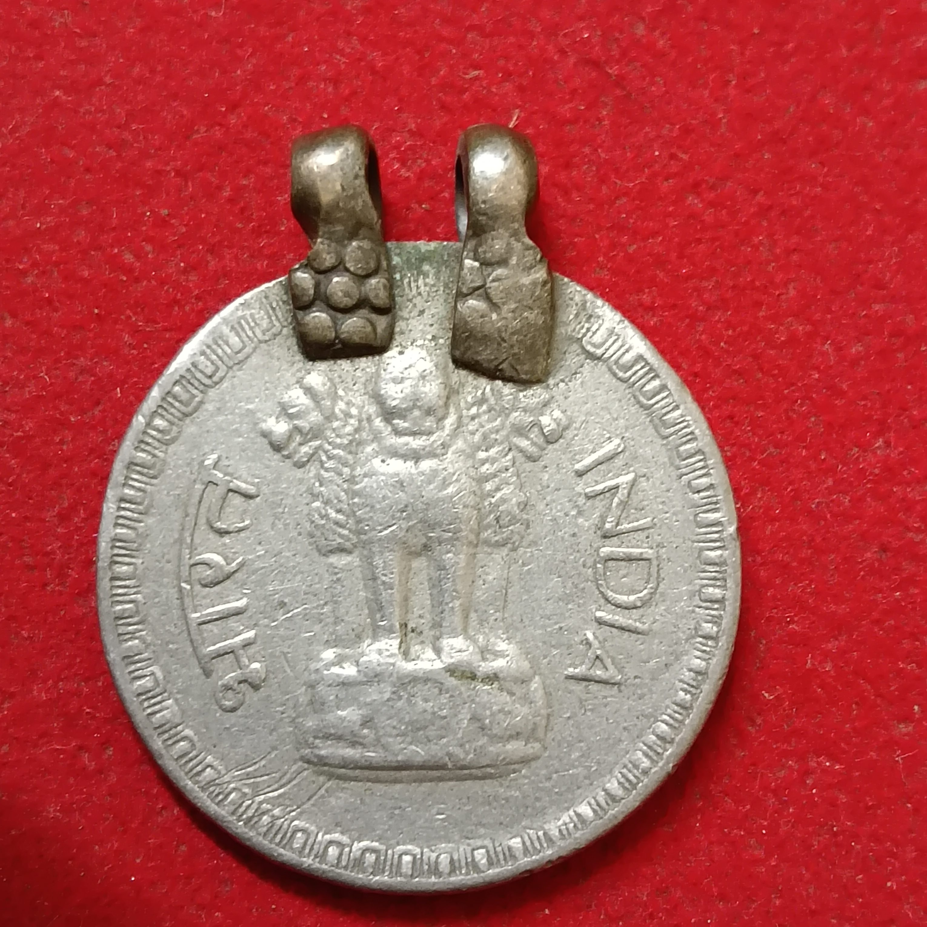 One Rs Scare Coin Copper Nickel 1962 Year Republic of India - Image 2