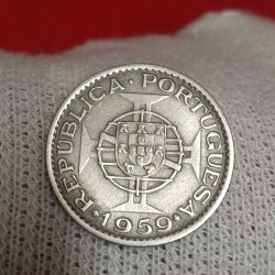 Alternative view of 1 Escudo Copper Nickel Portuguese India Year 1959 Unc Condition