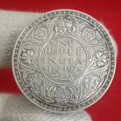 Alternative view of George Vi One Rupee Silver Coin Year 1940 Bombay Mint British of India 01